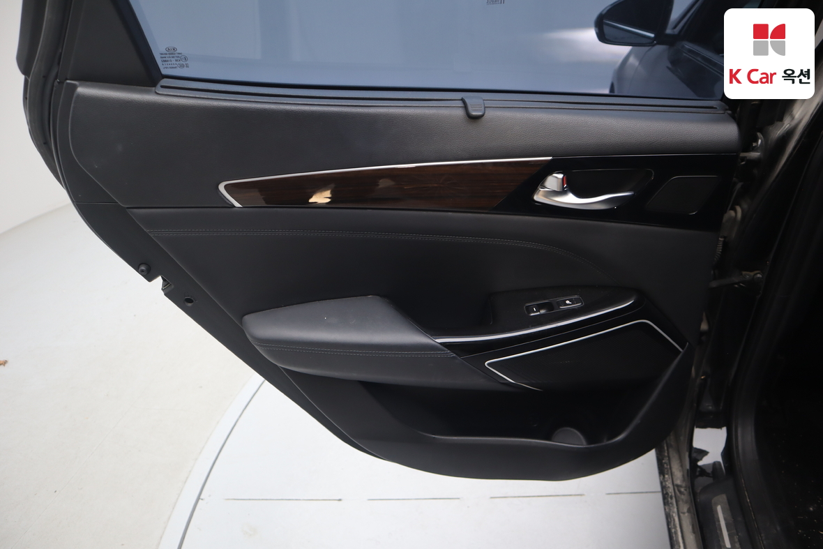 Kia K7 2018 - Image 22