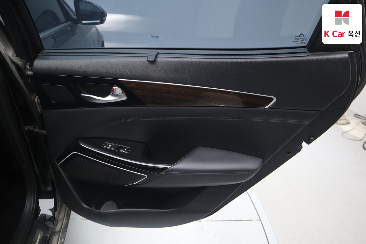 Kia K7 2018 - Image 29