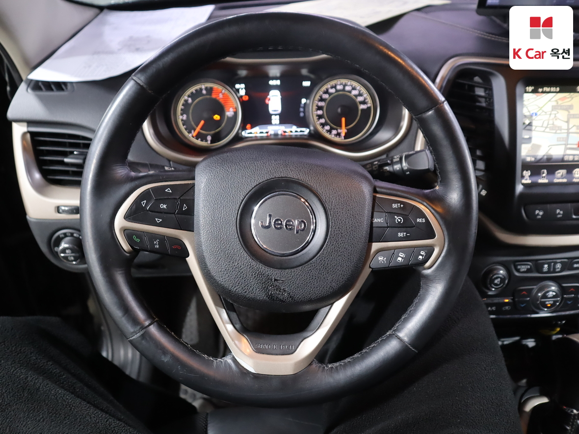 Jeep Cherokee - 10