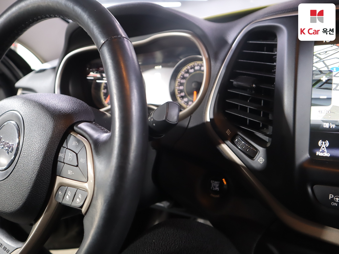 Jeep Cherokee - 11