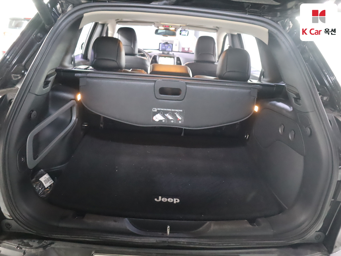 Jeep Cherokee - 28