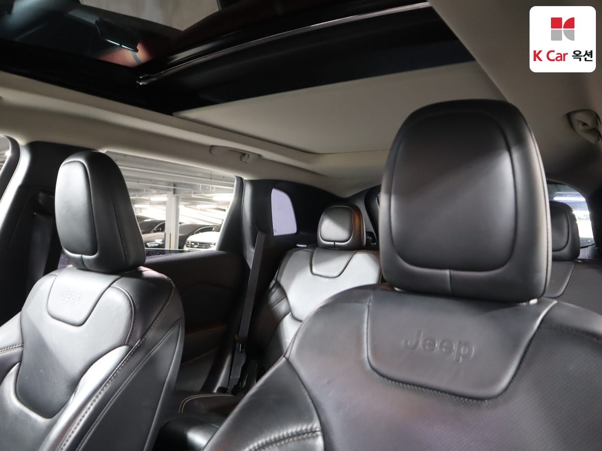 Jeep Cherokee - 20