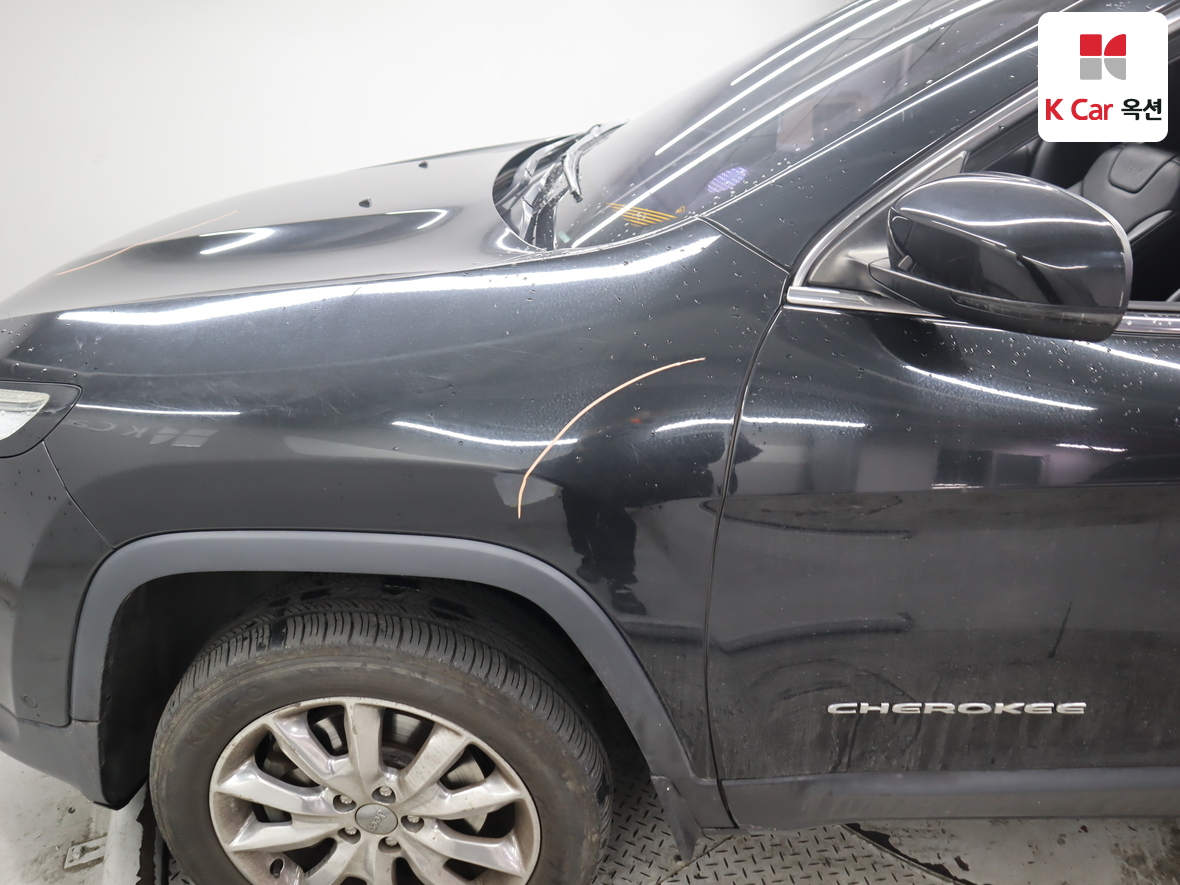 Jeep Cherokee - 42