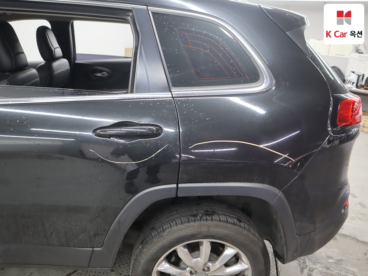 Jeep Cherokee - 45