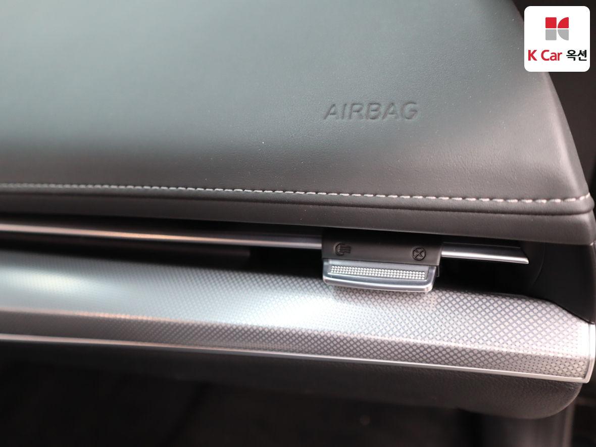 Genesis G80 - 30