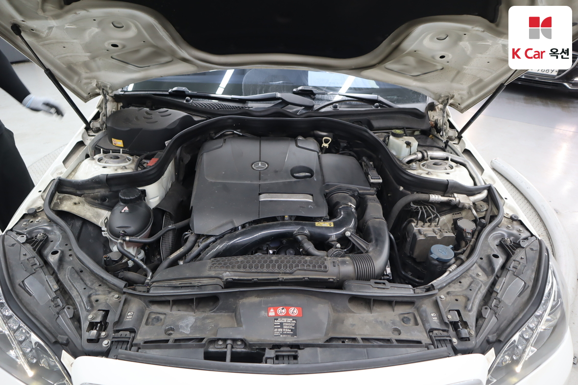 Mercedes-Benz E-Class - 33