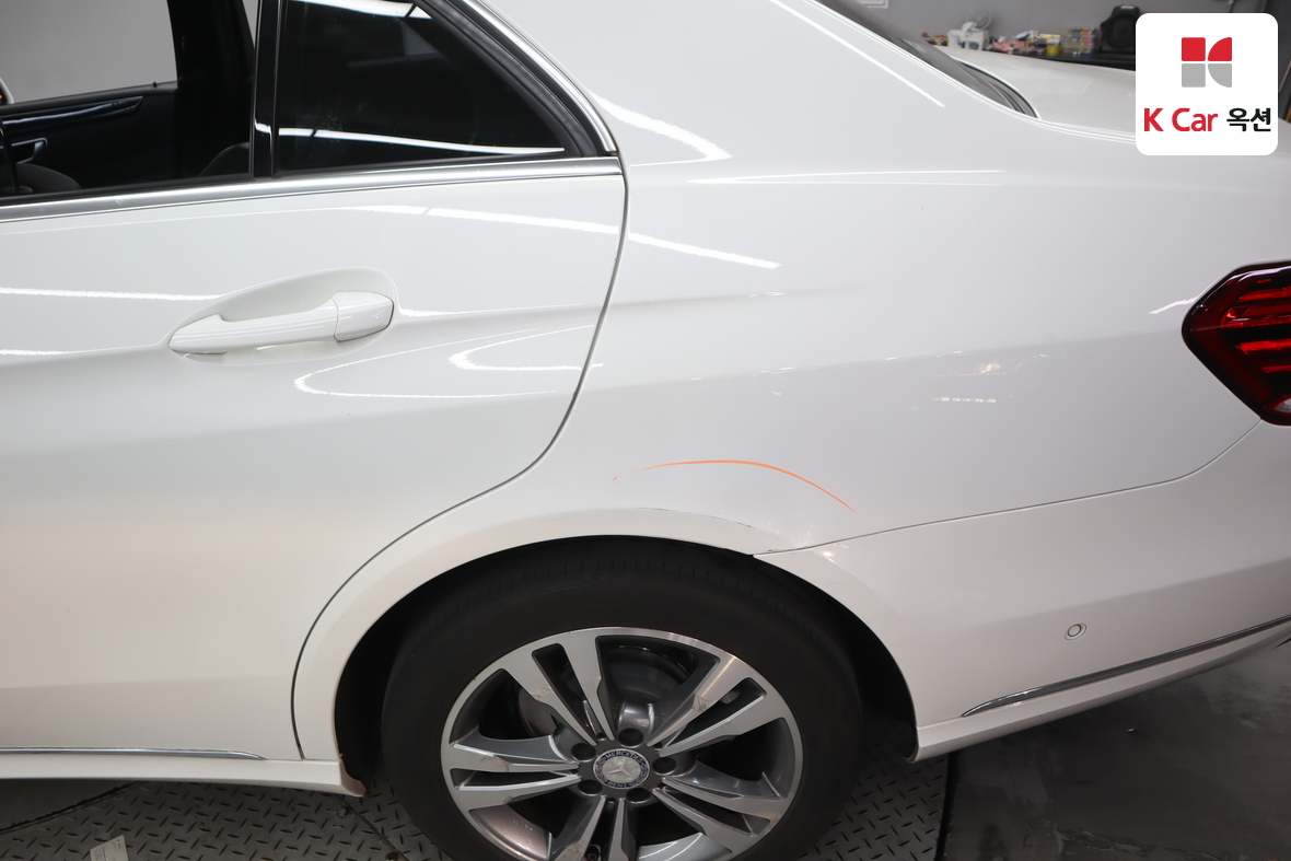 Mercedes-Benz E-Class - 37