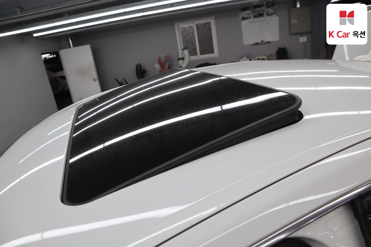 Mercedes-Benz E-Class - 22