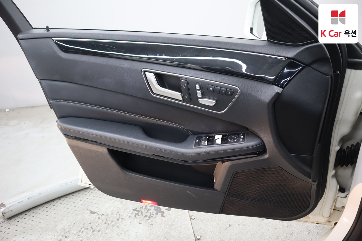 Mercedes-Benz E-Class - 8