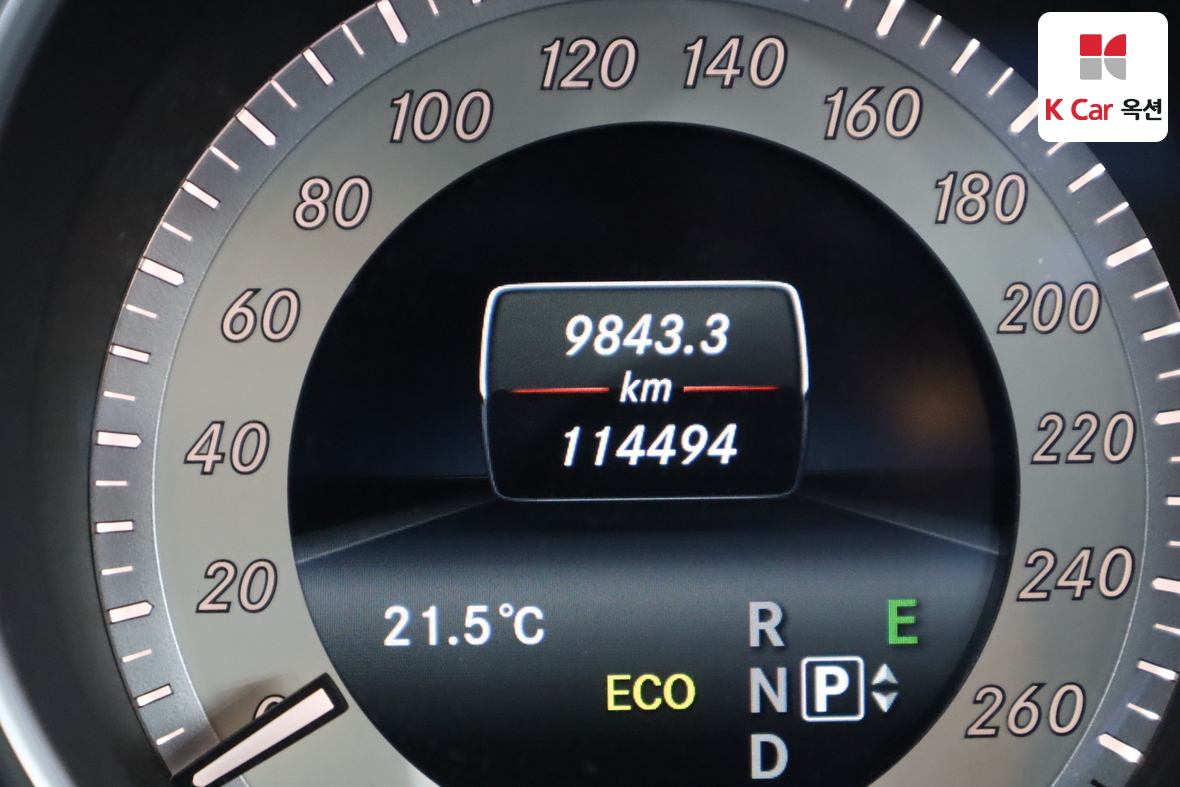 Mercedes-Benz E-Class - 4