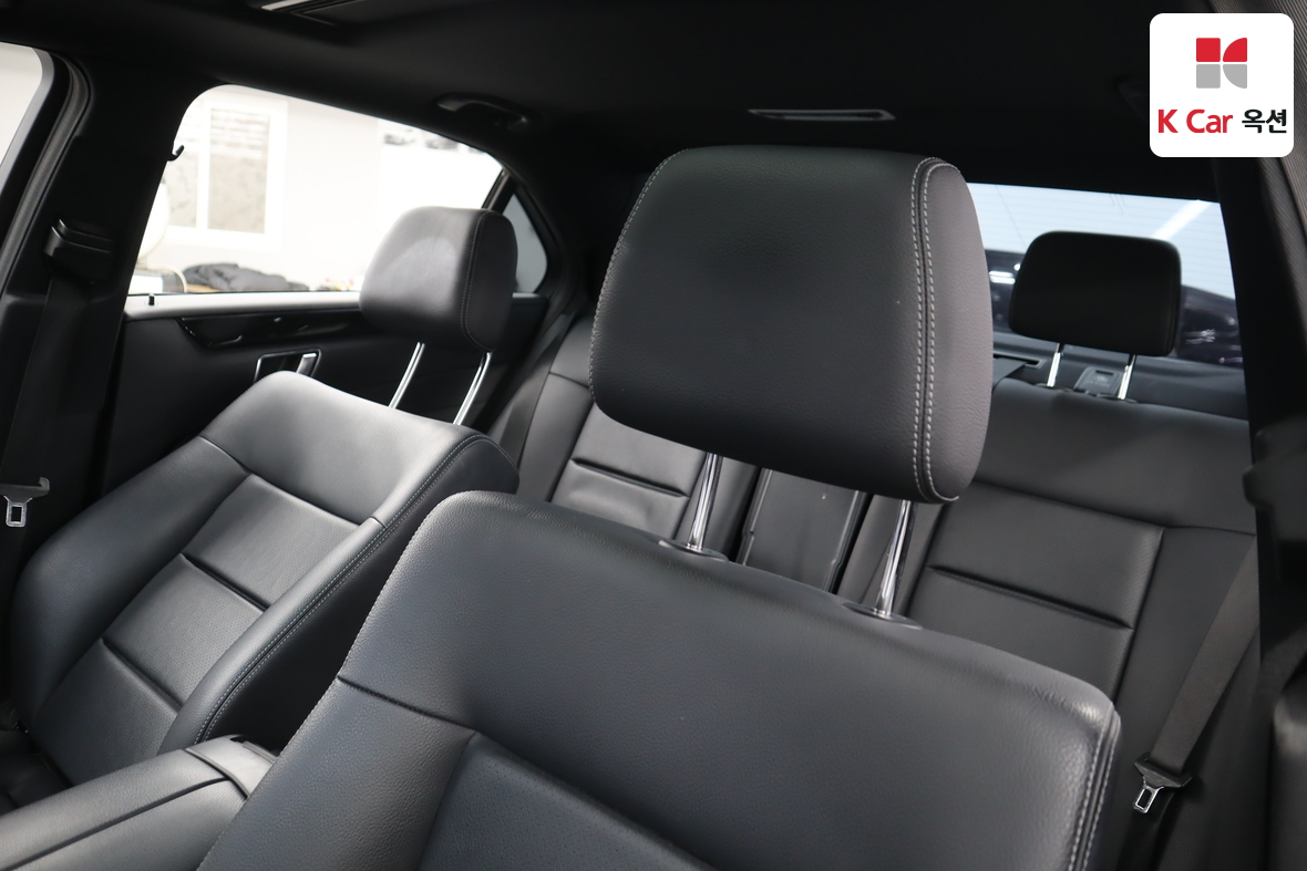 Mercedes-Benz E-Class - 19