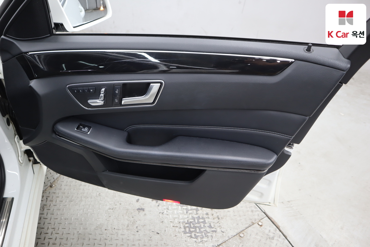 Mercedes-Benz E-Class - 29