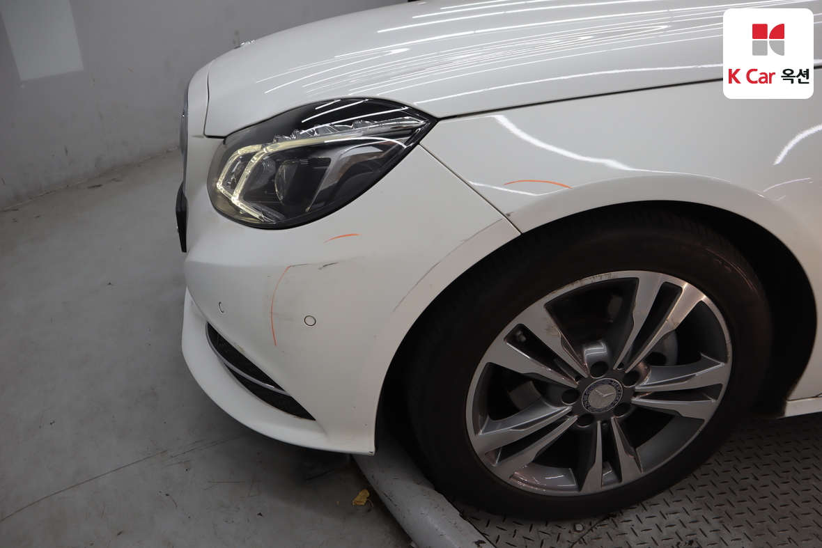 Mercedes-Benz E-Class - 36