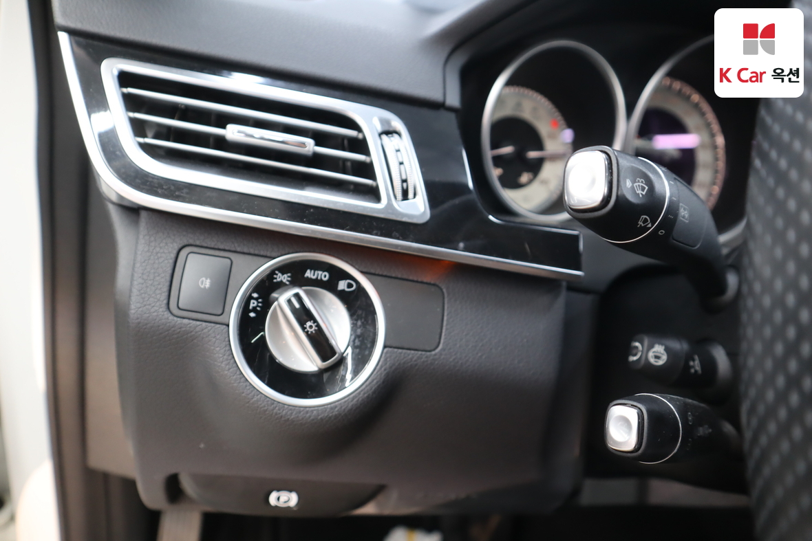 Mercedes-Benz E-Class - 9
