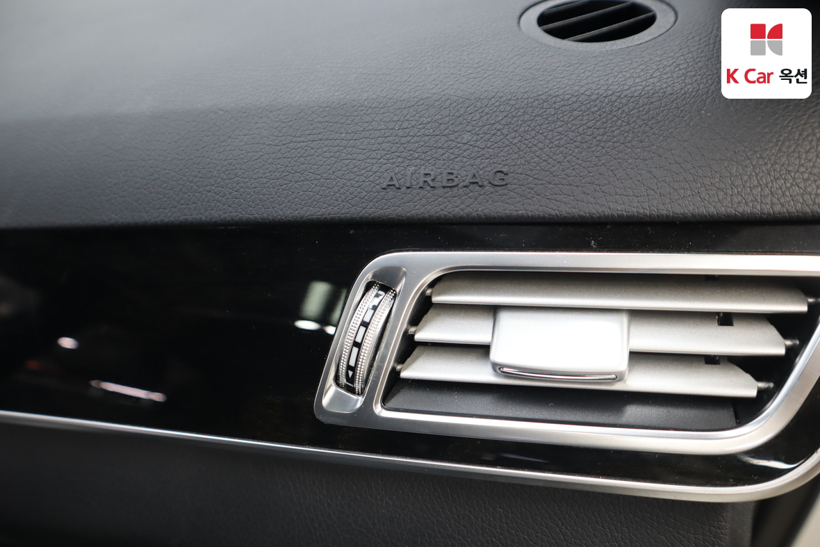 Mercedes-Benz E-Class - 31