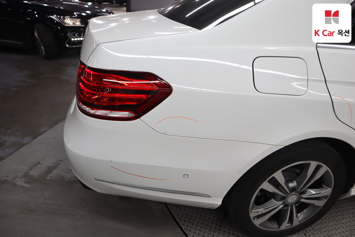 Mercedes-Benz E-Class - 38