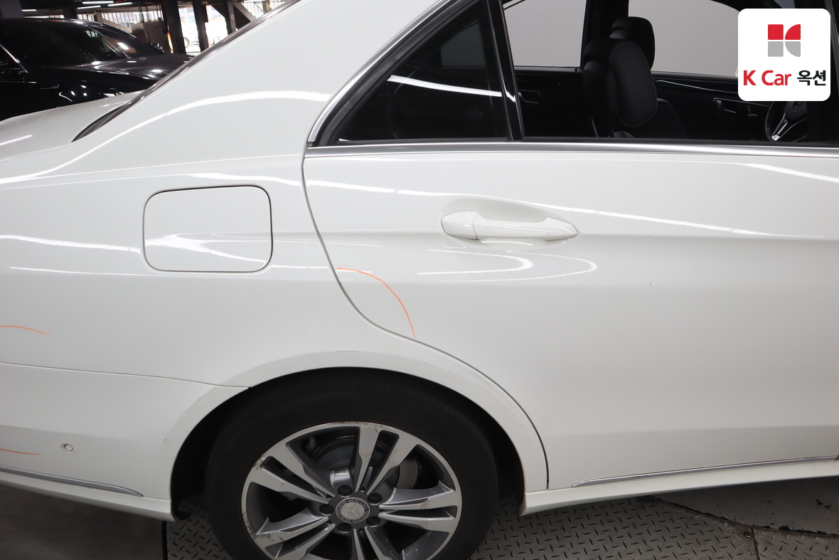 Mercedes-Benz E-Class - 39