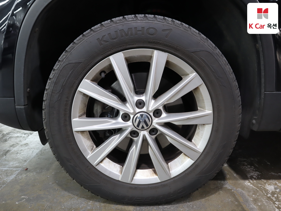 Volkswagen Tiguan - 43