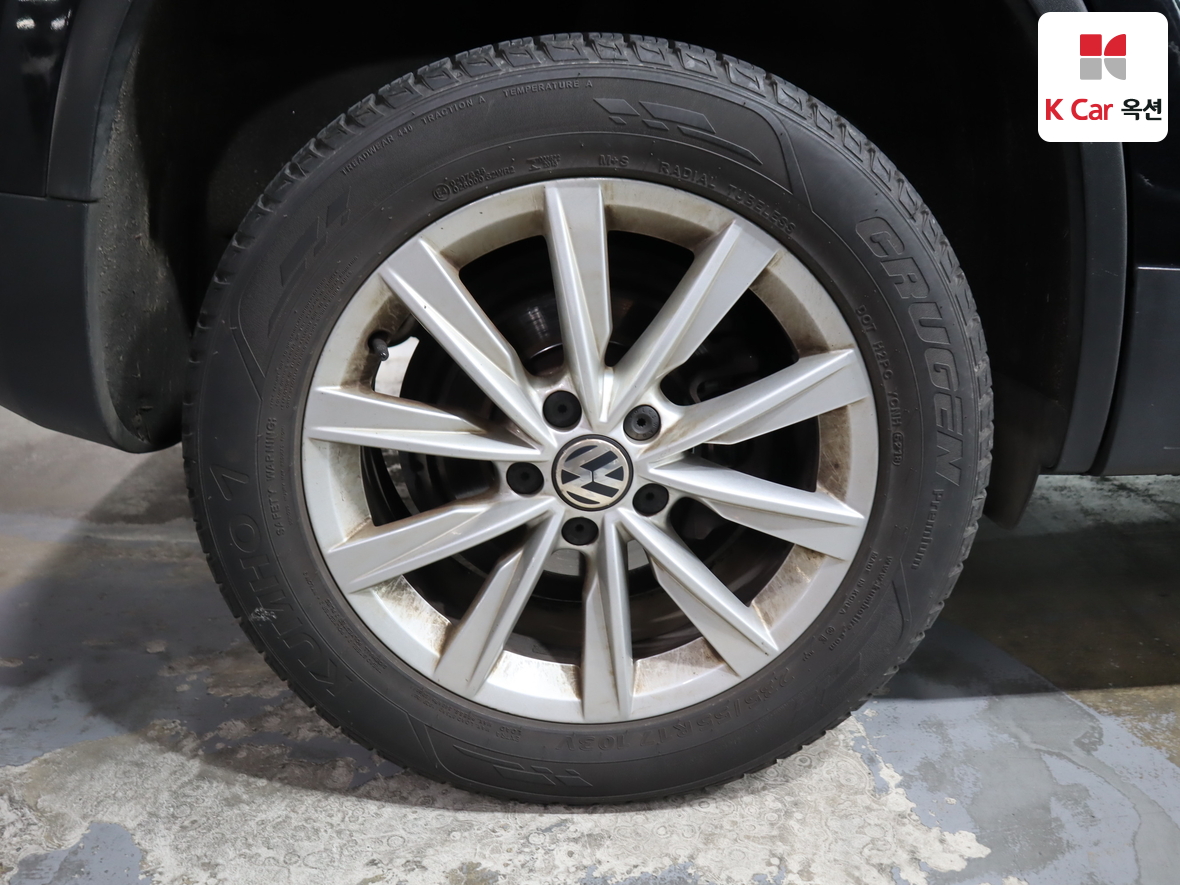 Volkswagen Tiguan - 41