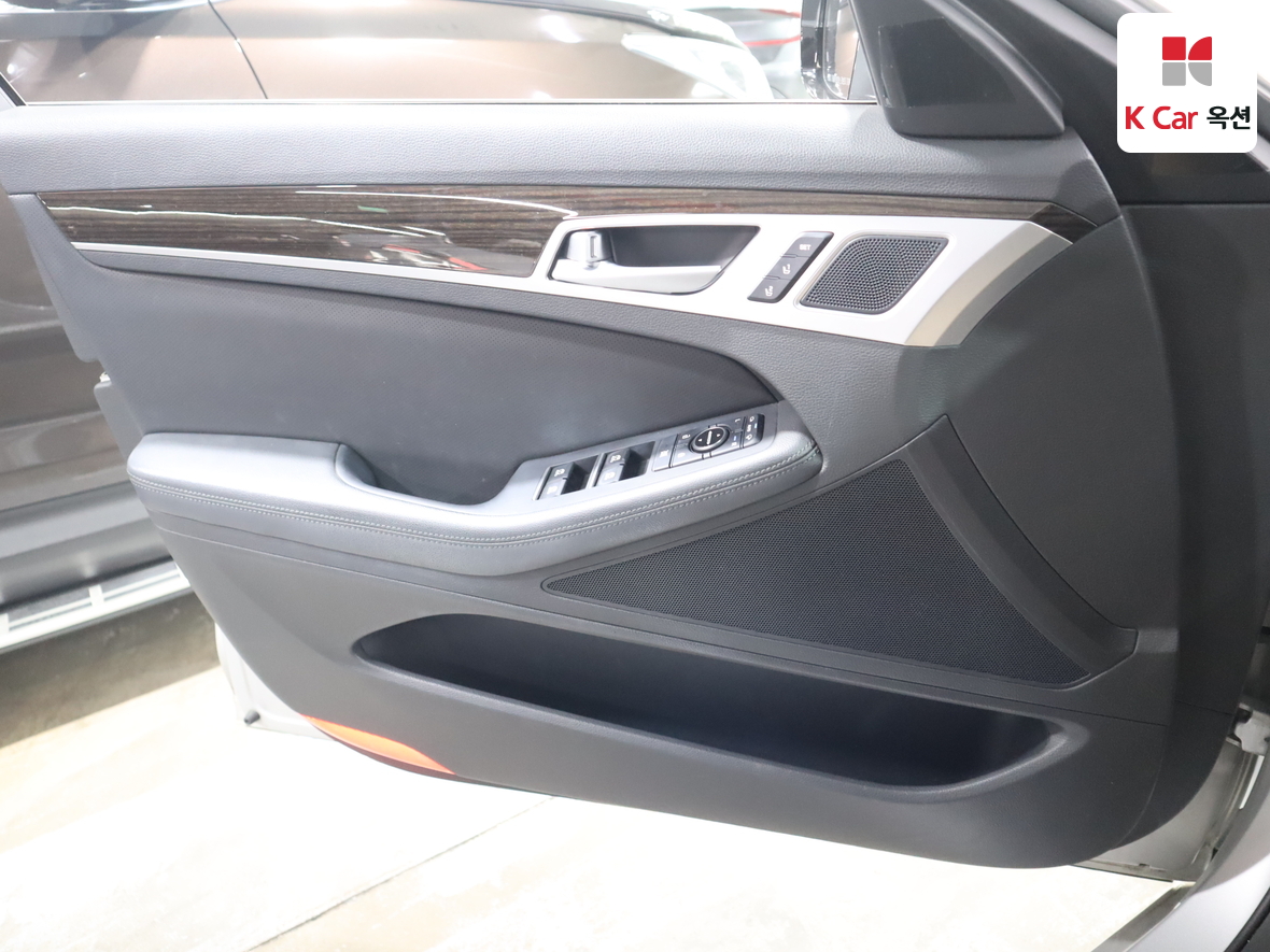 Genesis G80 - 8