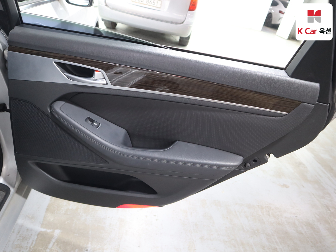 Genesis G80 - 26