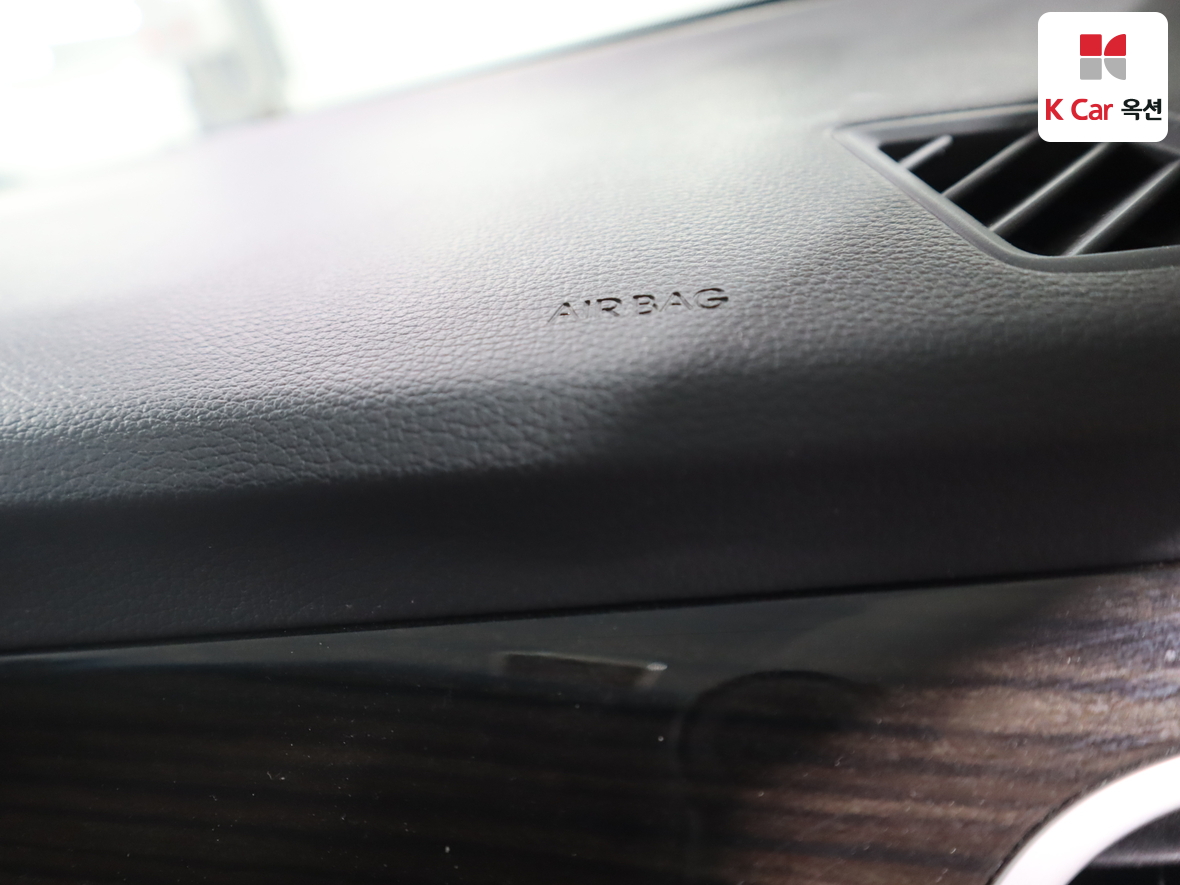 Genesis G80 - 30