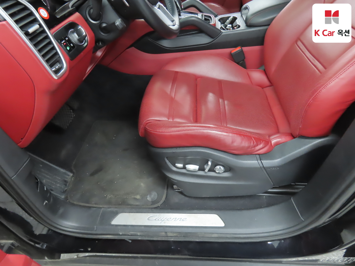 PORSCHE 카이엔 - 17