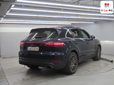 2022 - porsche cayenne