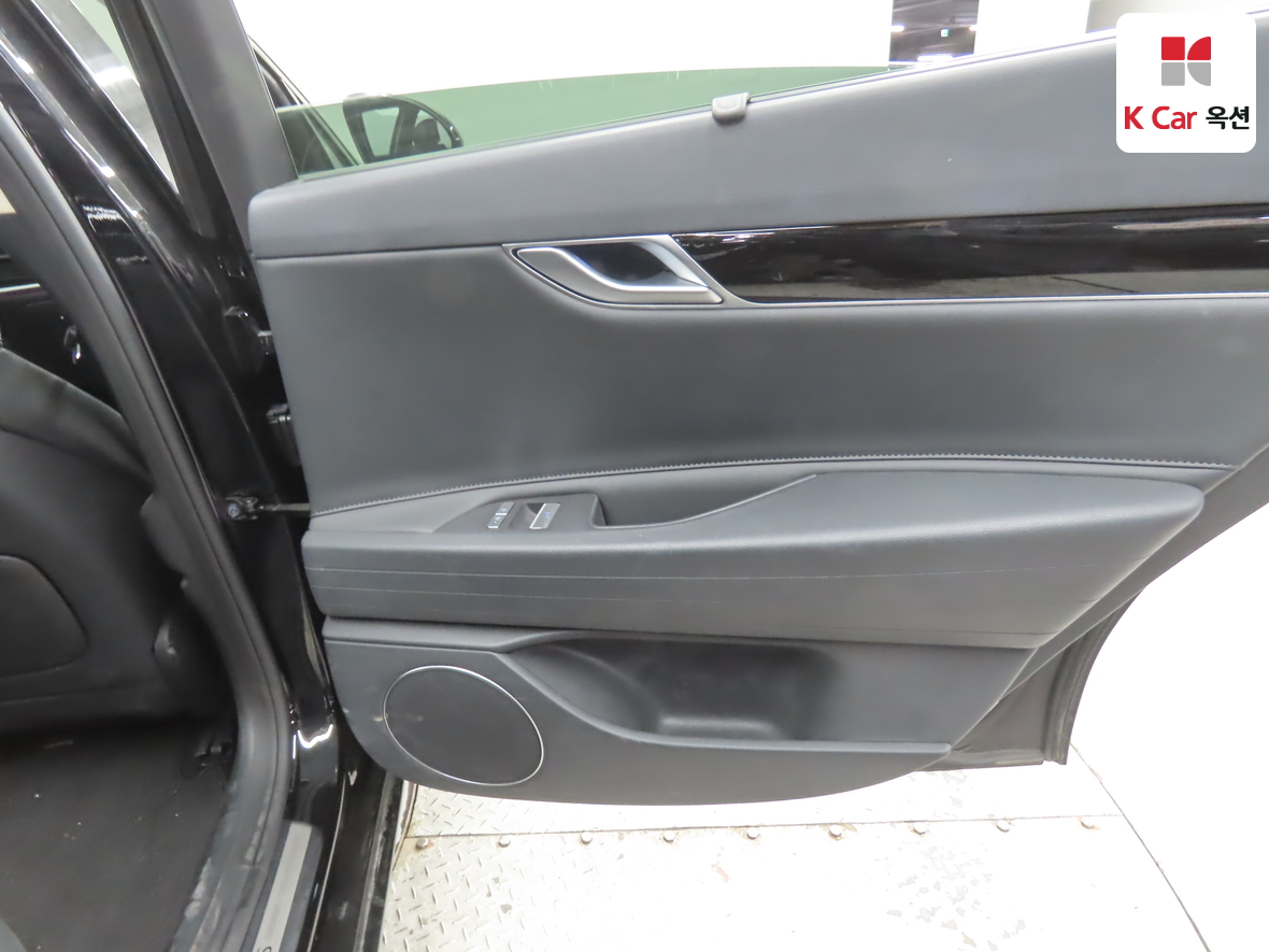 Genesis G80 - 30