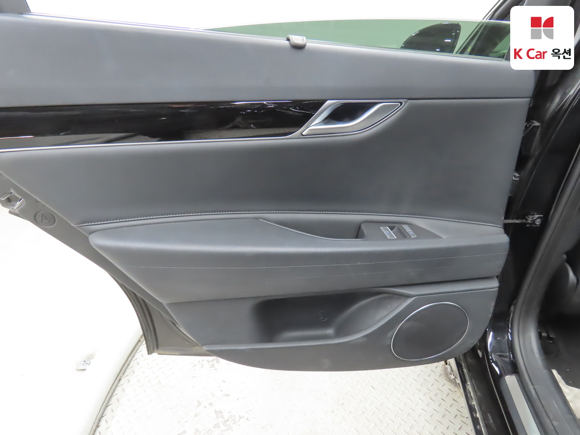 Genesis G80 - 24