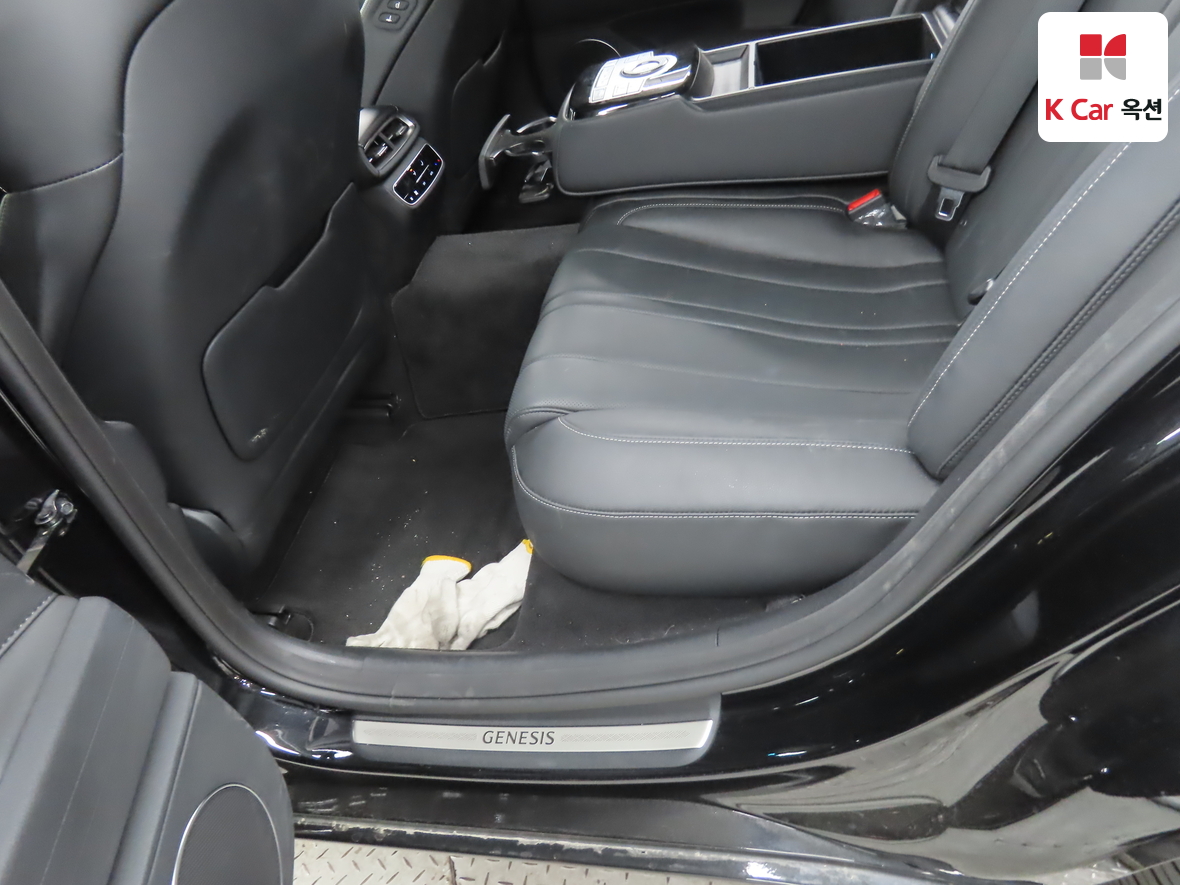 Genesis G80 - 25