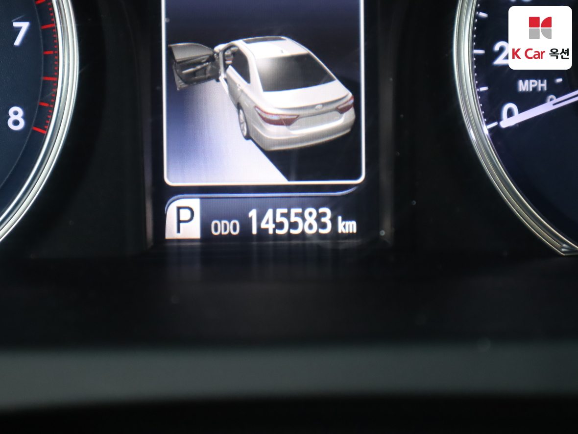 Toyota Camry - 4