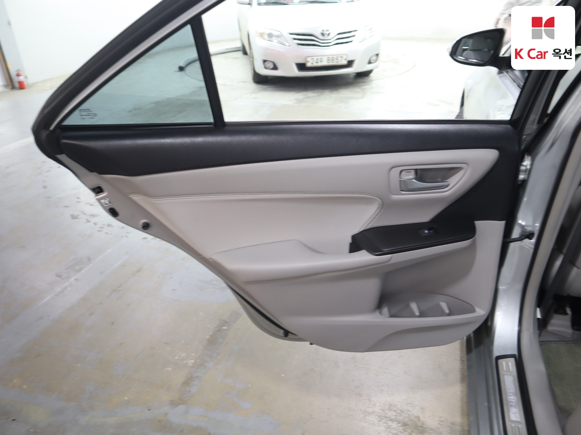 Toyota Camry - 24
