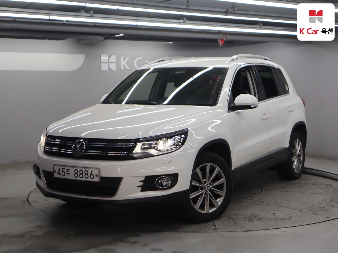 Volkswagen Tiguan - 1