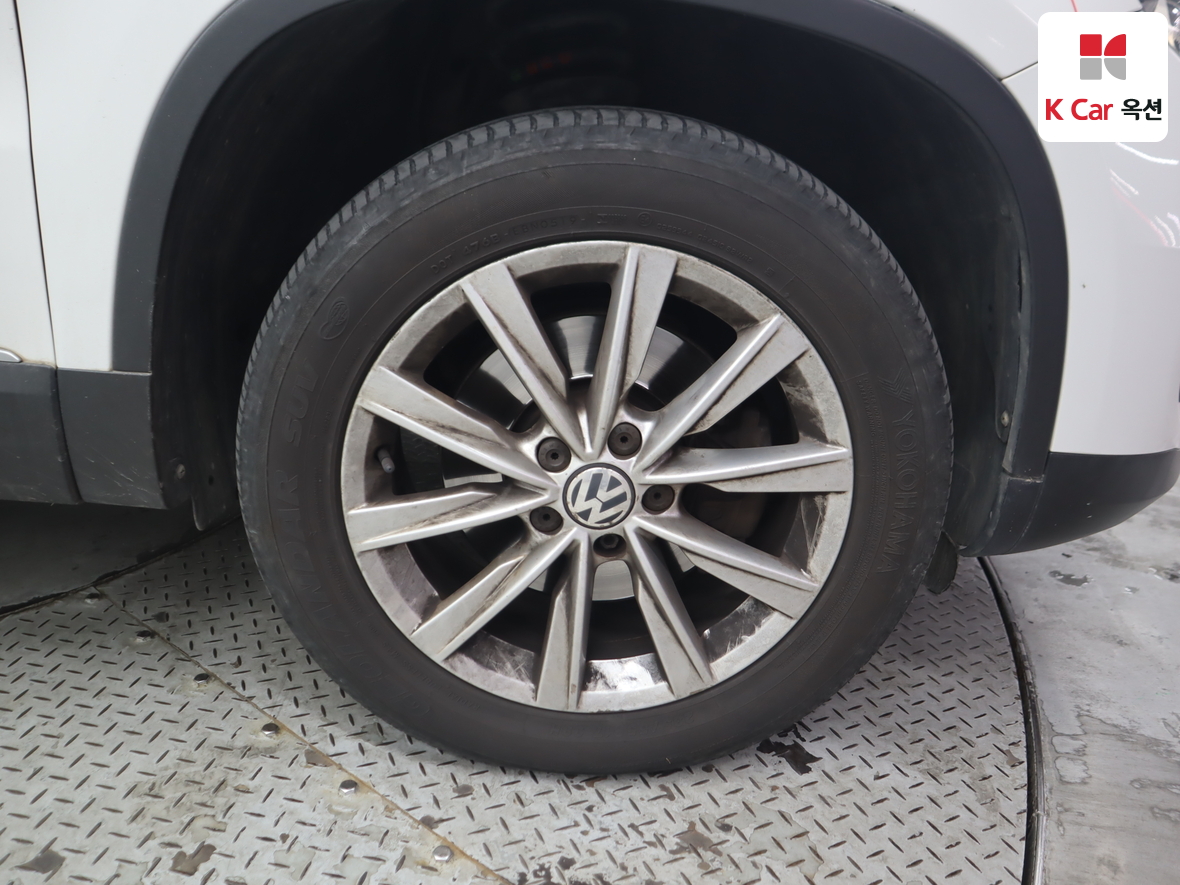 Volkswagen Tiguan - 48