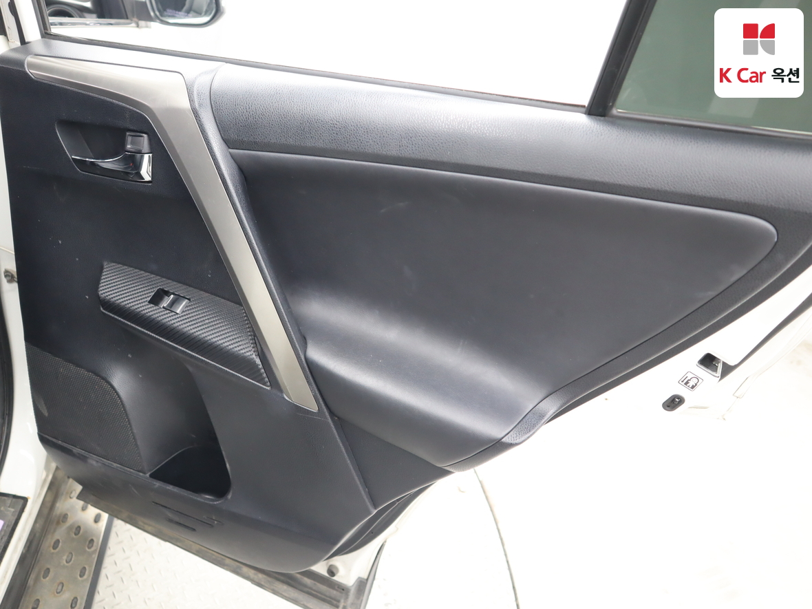 TOYOTA RAV4 - 28