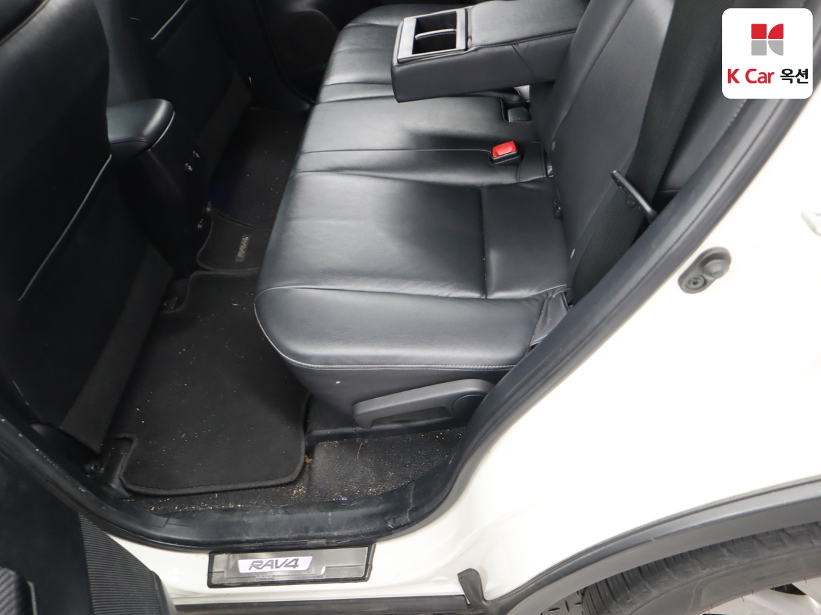 TOYOTA RAV4 - 24