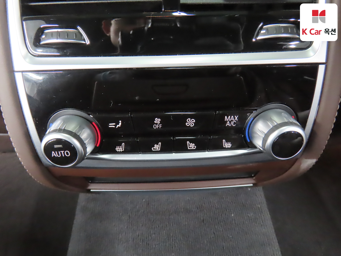 BMW 7 Series - 27