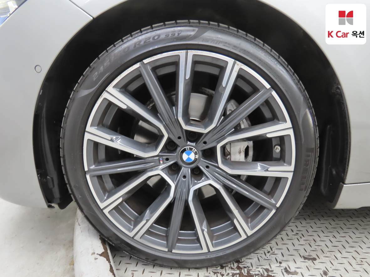 BMW 7 Series - 45