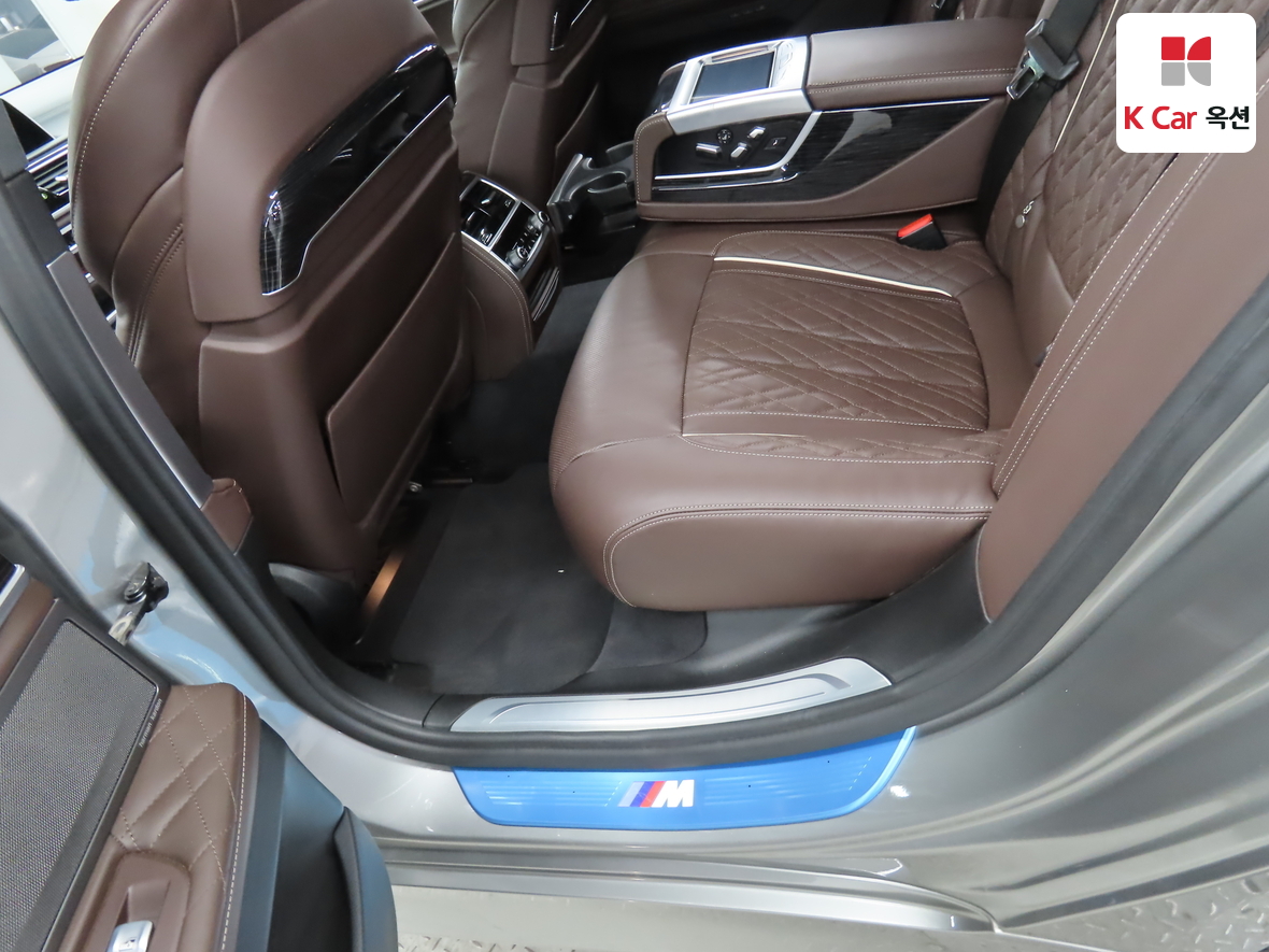 BMW 7 Series - 25