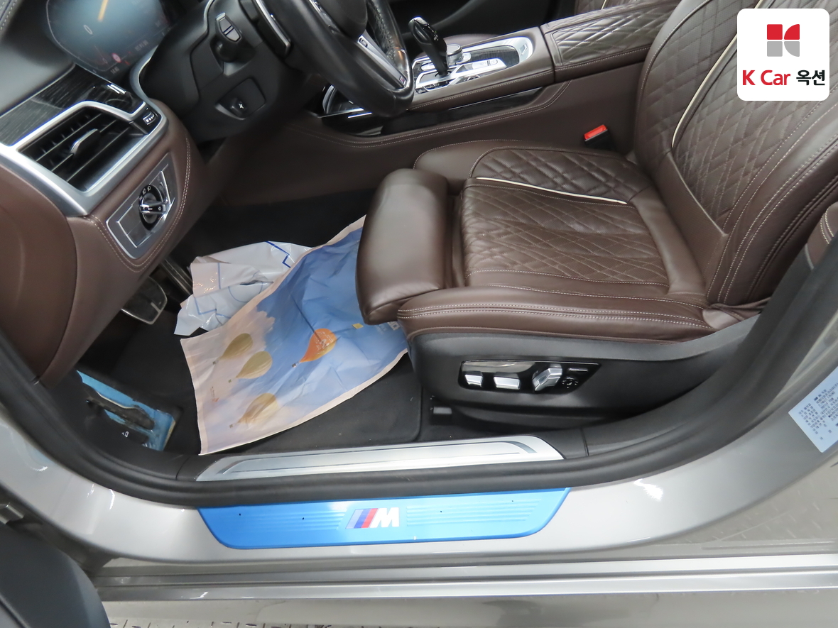 BMW 7 Series - 18