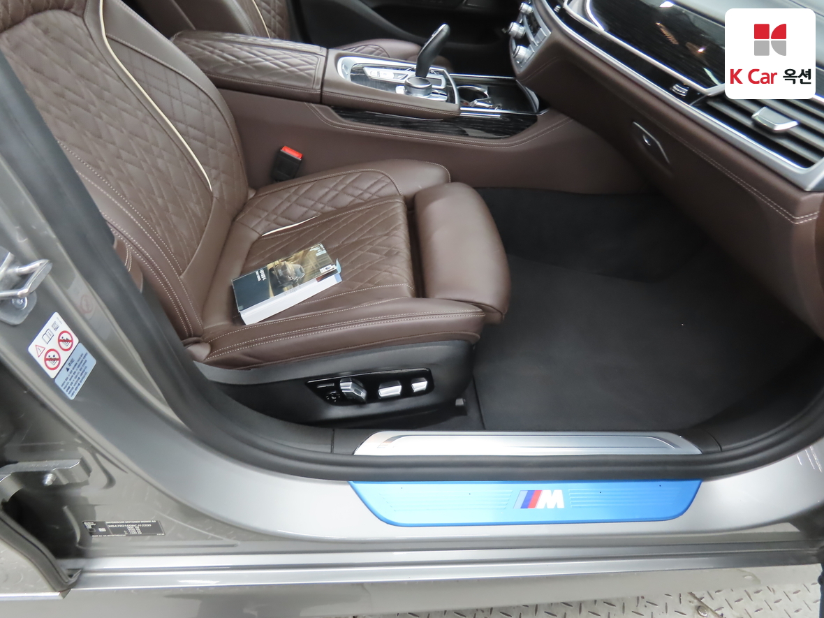 BMW 7 Series - 34