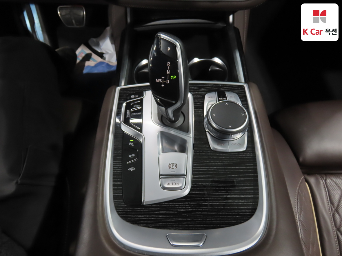 BMW 7 Series - 16