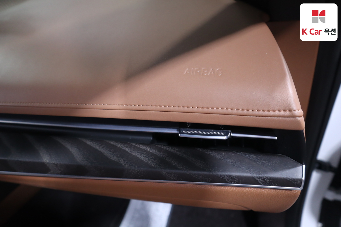 Genesis G80 - 30