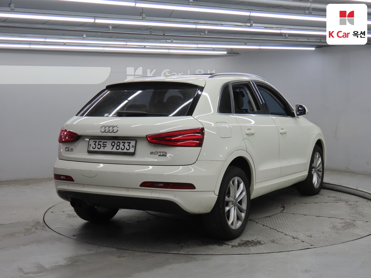 아우디 Q3 - 2
