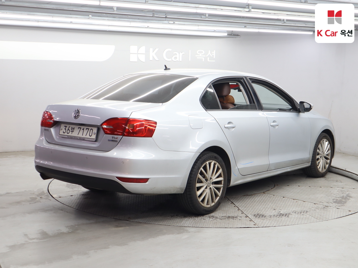 Volkswagen Jetta - 2