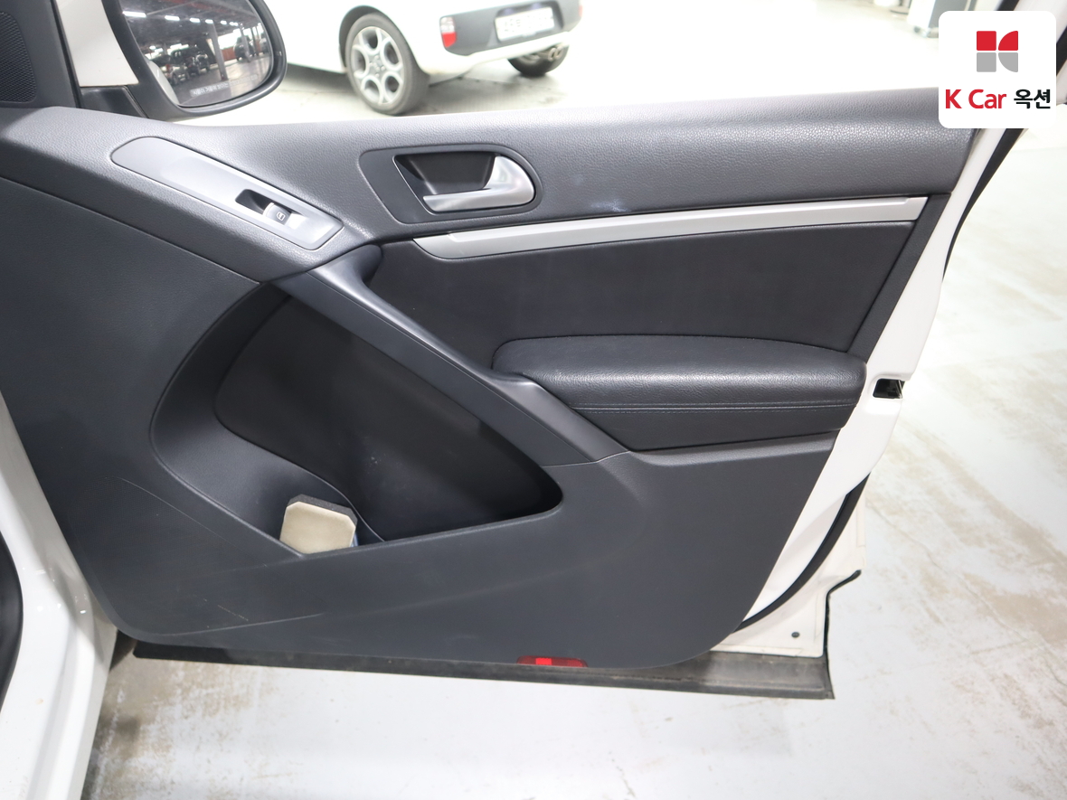 Volkswagen Tiguan - 32