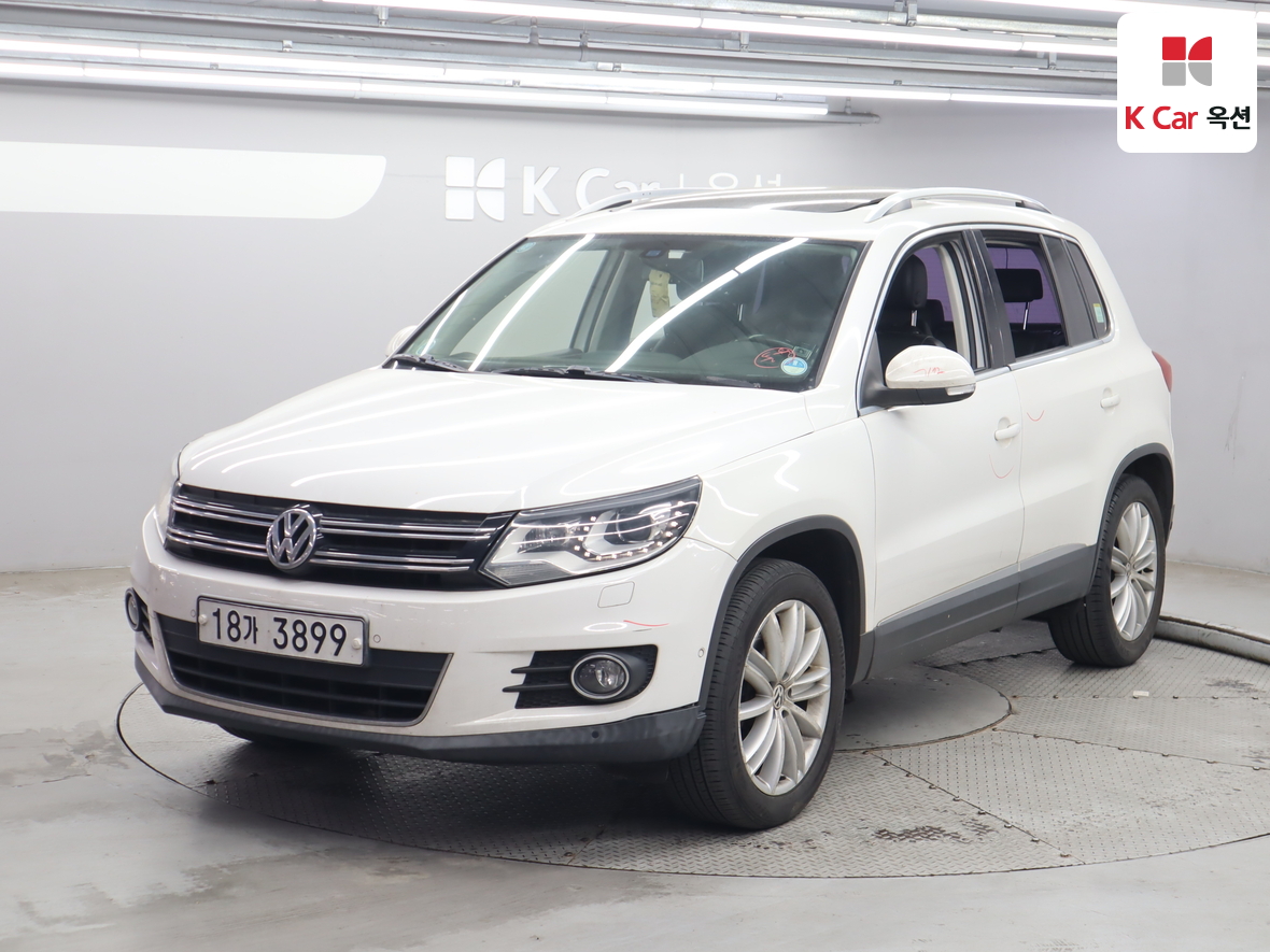 Volkswagen Tiguan - 1