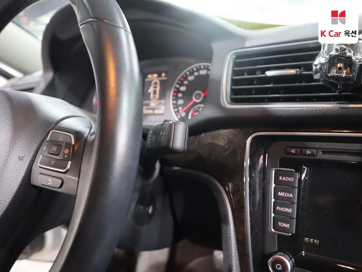 Volkswagen Passat - 11