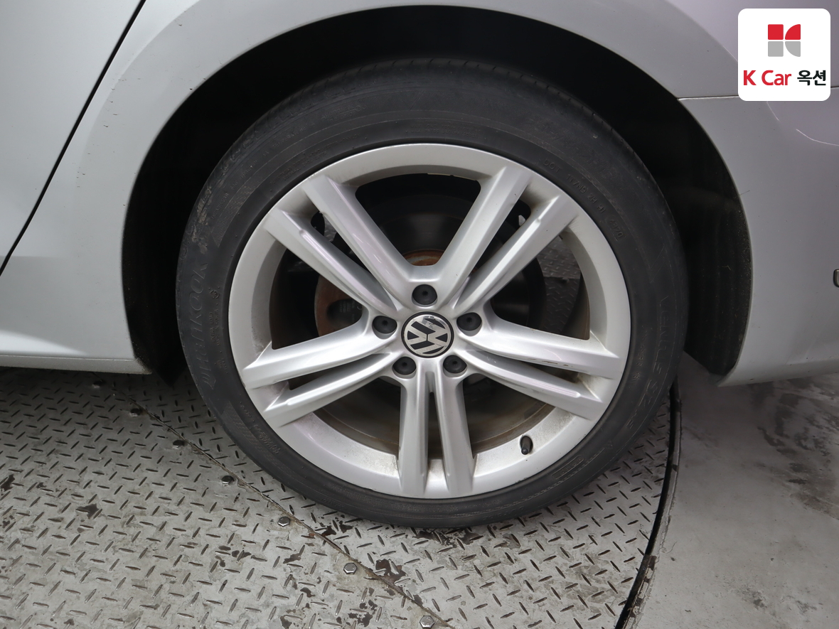 Volkswagen Passat - 49
